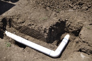 Het installeren van drainagebuizen